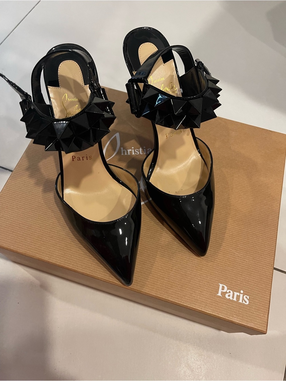 Christian louboutin ziggoo patent leather black heel